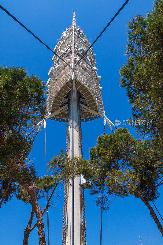 Torre Collserola在巴塞罗那，巴塞罗那最大的电信塔，从内部观看